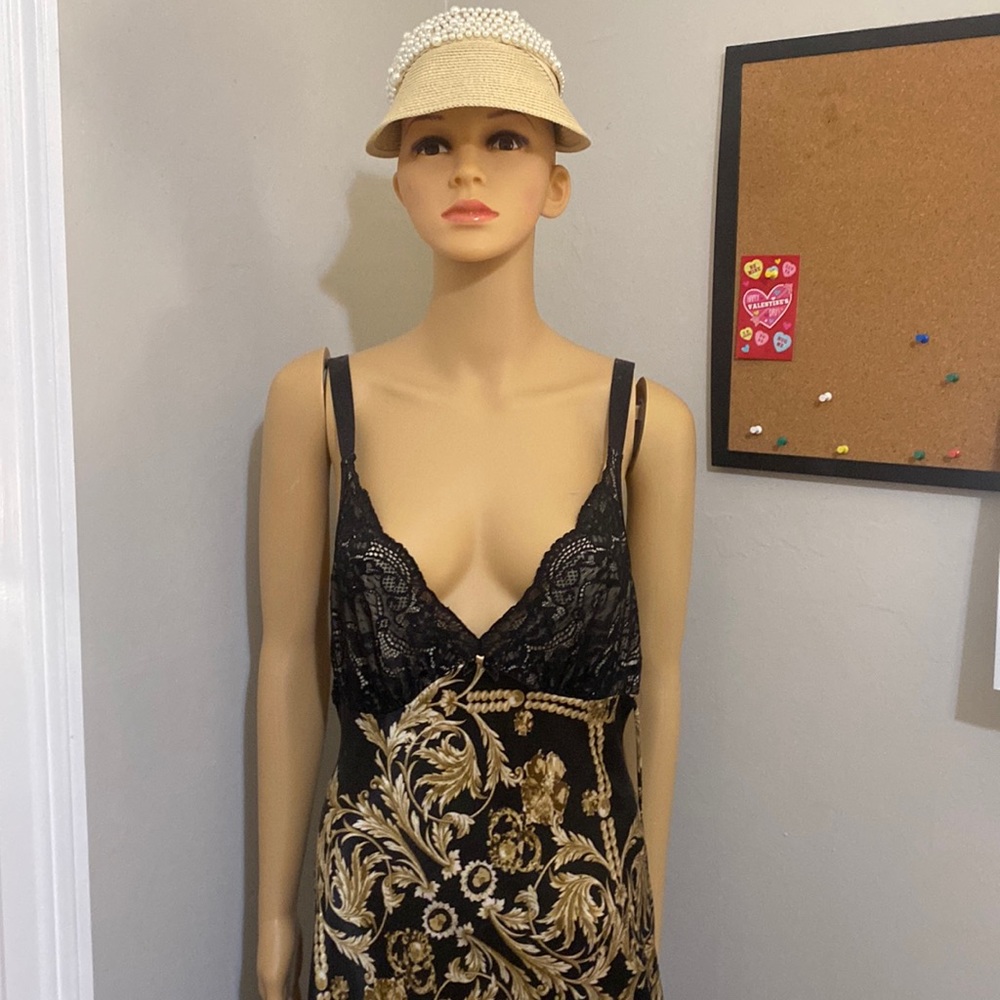 Lingerie “In Bloom” European Scroll Black & Gold Nightgown Sz S